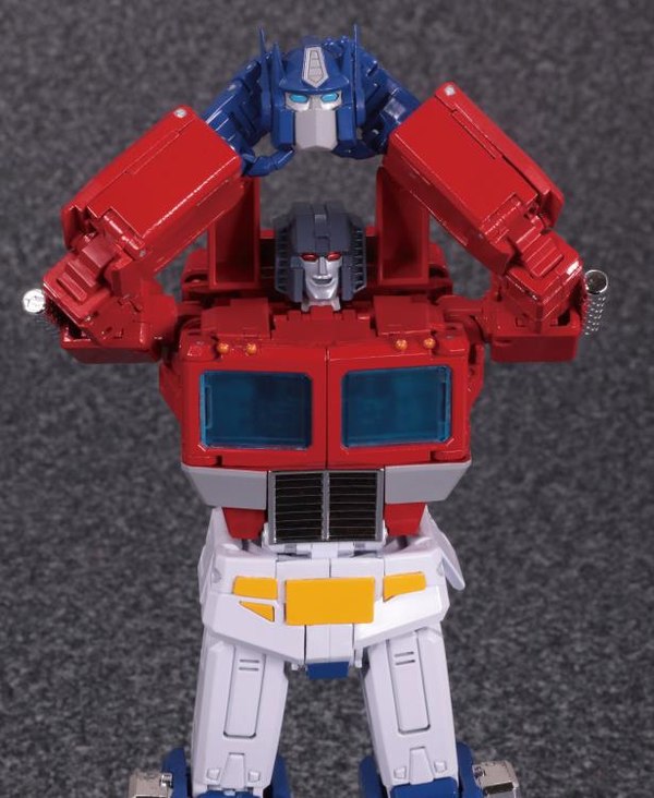 MP 44 Convoy Masterpiece Optimus Prime Version 3 First Color Photos And Accessories Revealed 07 (7 of 12)